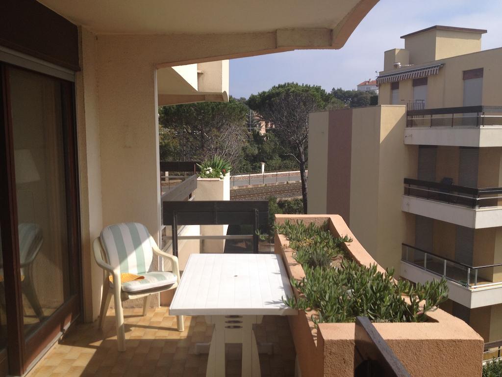 Appartement St Raphael Saint-Raphaël Стая снимка